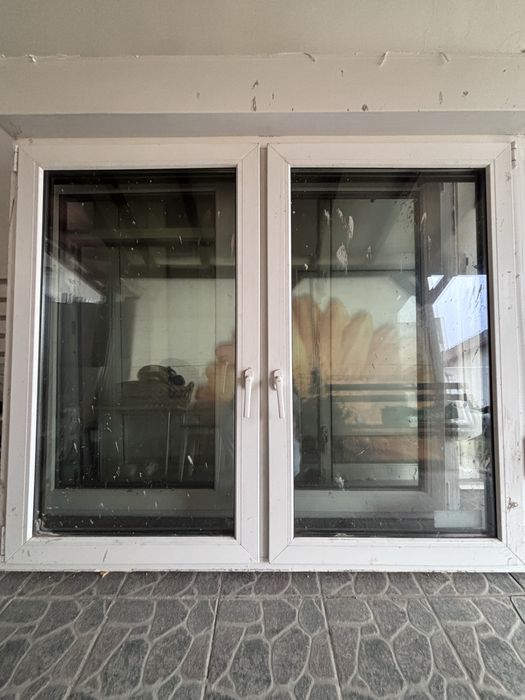 Fereastra PVC Termopan stejar cu dubla deschidere cu roleta