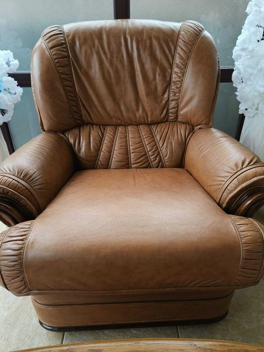 Vand canapea si doua fotolii piele