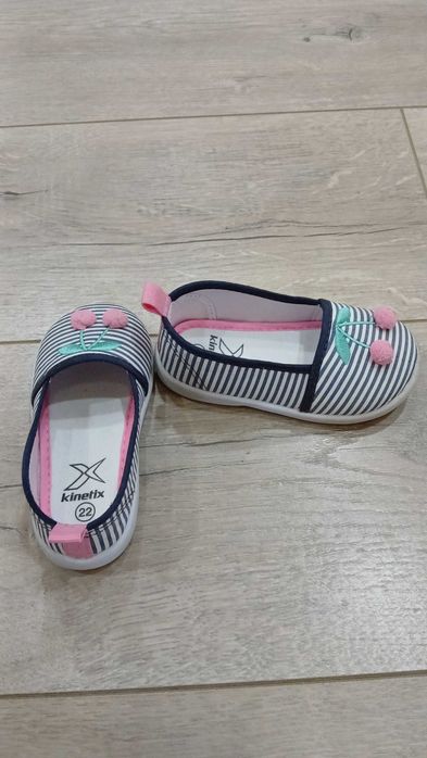 Продам детскую обувь