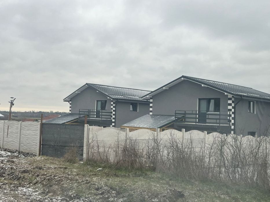 2x Case de Vanzare in Comuna Breasta la Str Principala(Casa)