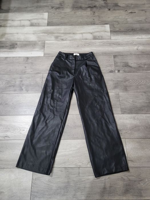 Vand pantaloni imitatie piele
