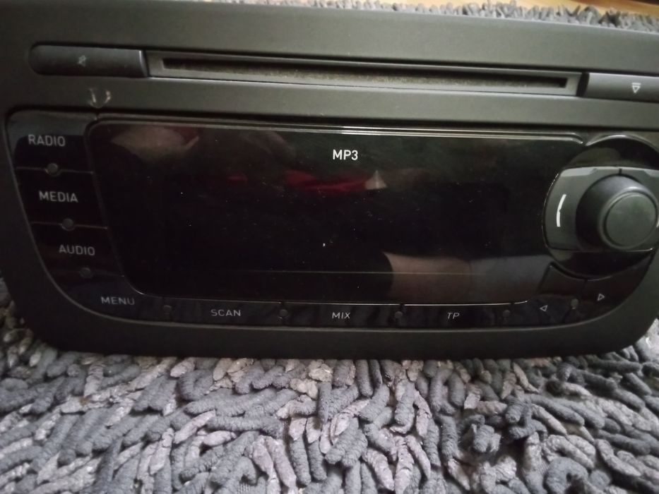 Vând casetofon Seat Ibiza