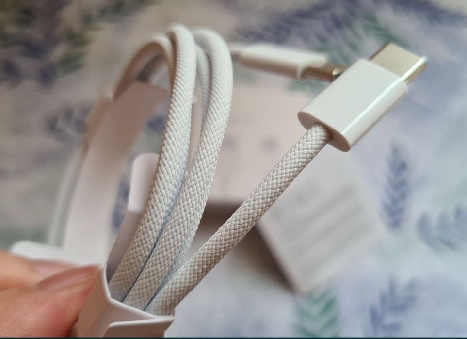 Зарядка на айфон оригинал