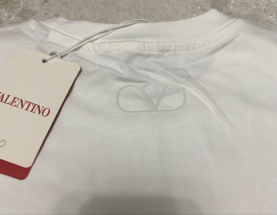 Vand tricou nou de barbati Valentino