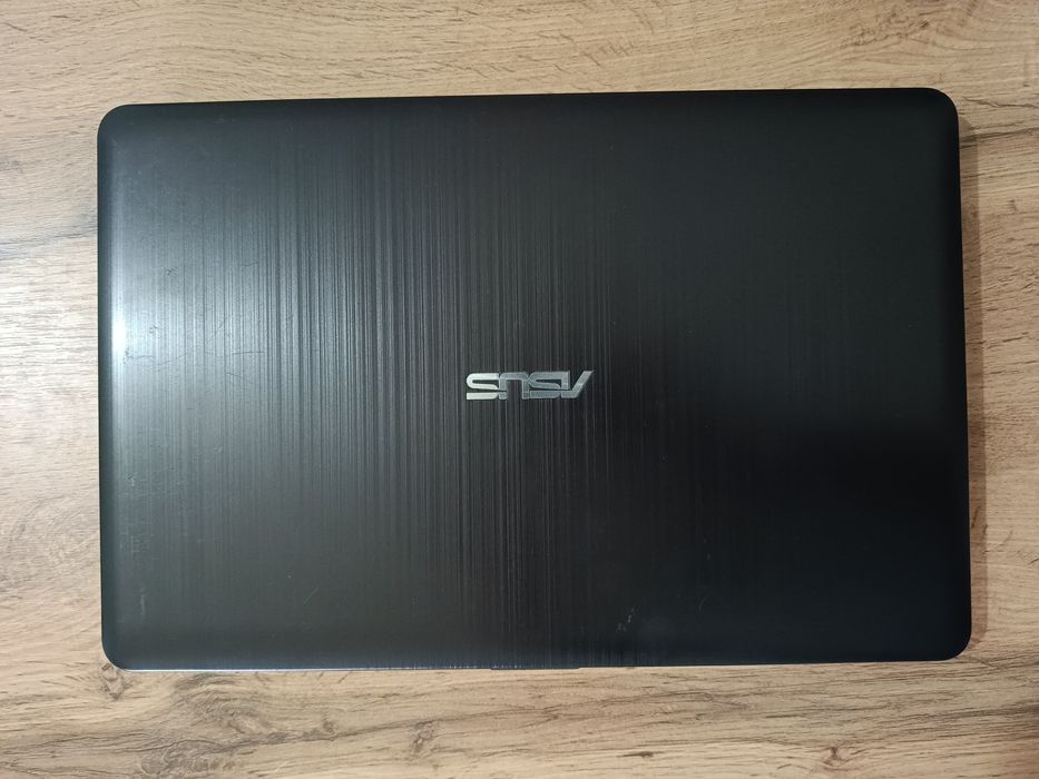 ASUS ноутбук сотилади