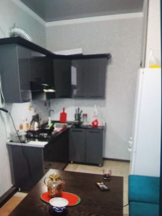 УЧ хонали квартира узок муддатга оилага берилади