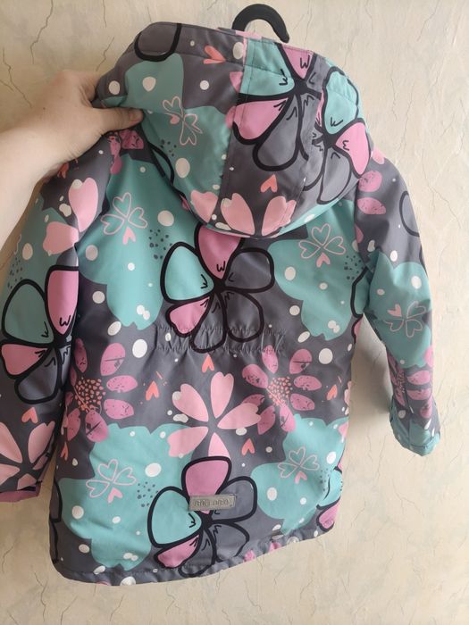 Продам куртку на девочку