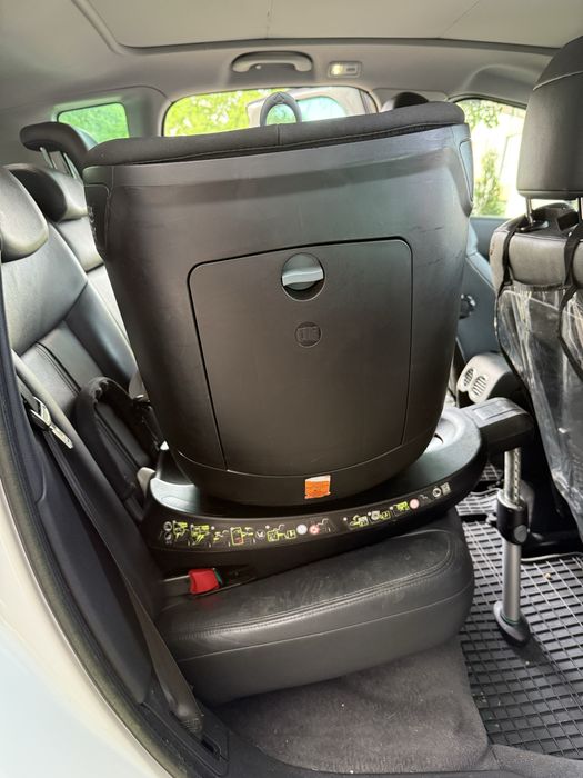 Britax Roumer Dualfix R столче за кола