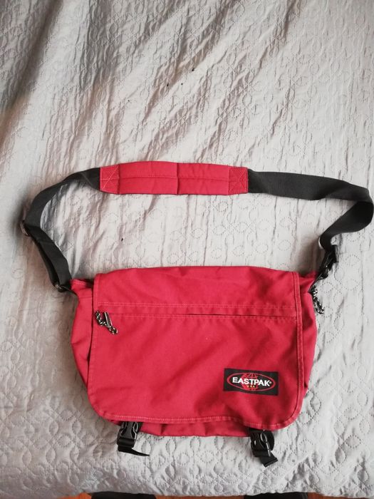 Geanta umar Eastpak