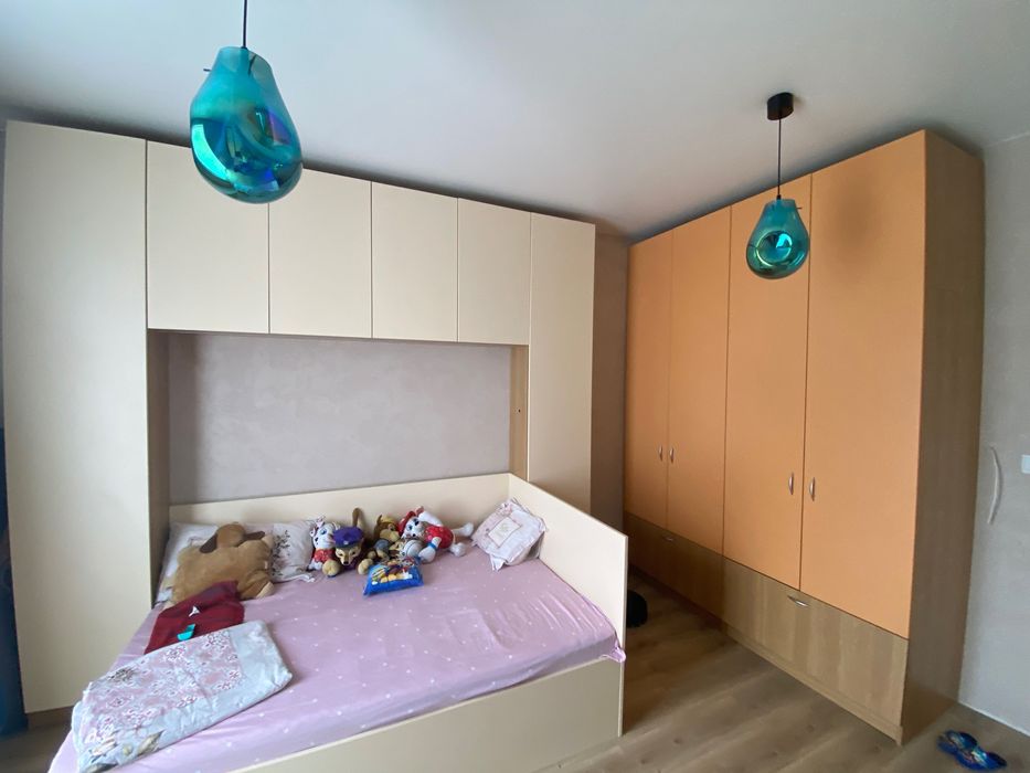 Четирикрилен гардероб с надстройка 180 см ширина, 58 см дълбочина