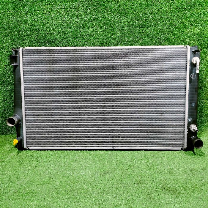 Продам Основной радиатор оригинал Toyota Rav4 30 / Estima 50