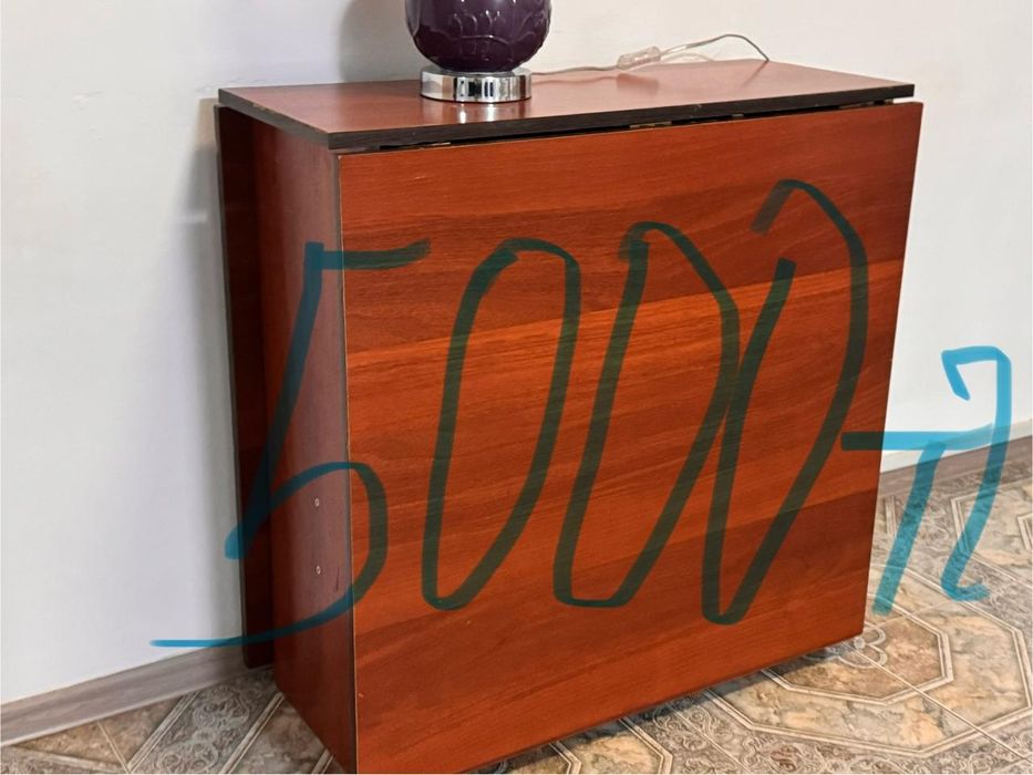 Ковёр, стол, под телевизор