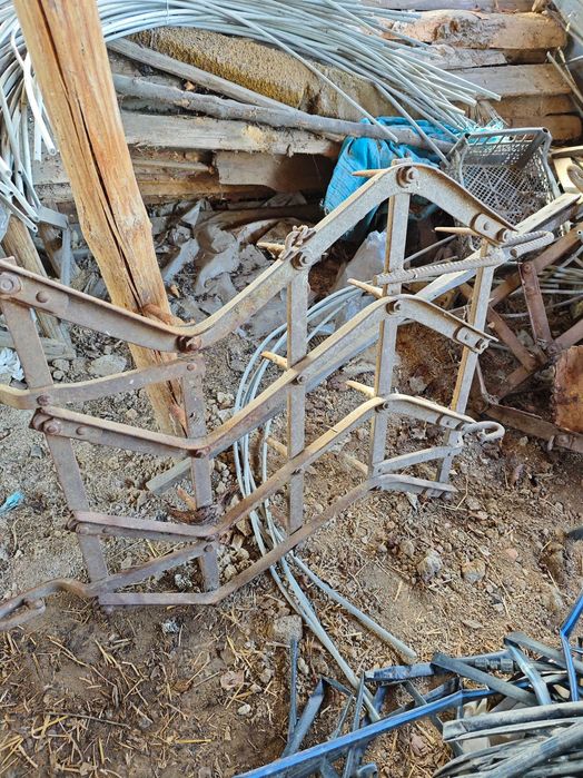 Конски търмъци, плуг, орачка, рало, гърляч