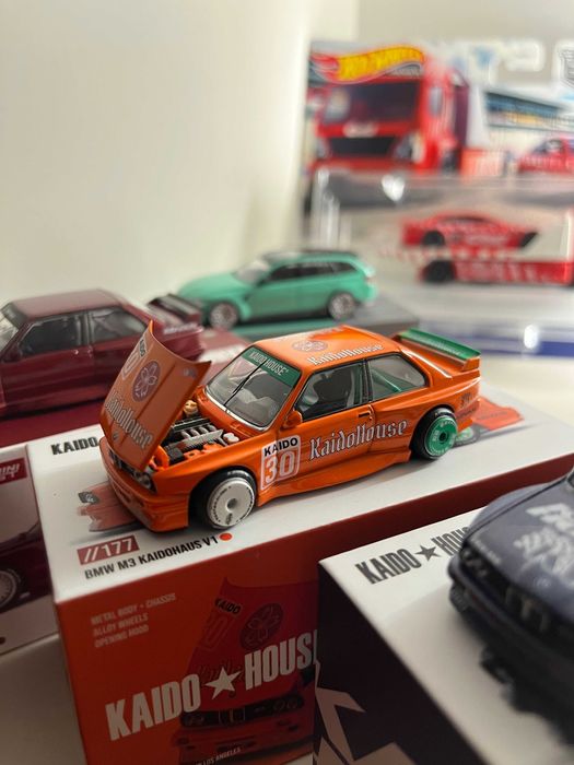Mini GT Kaido House BMW M3 E30, Toyota Supra Top Secret