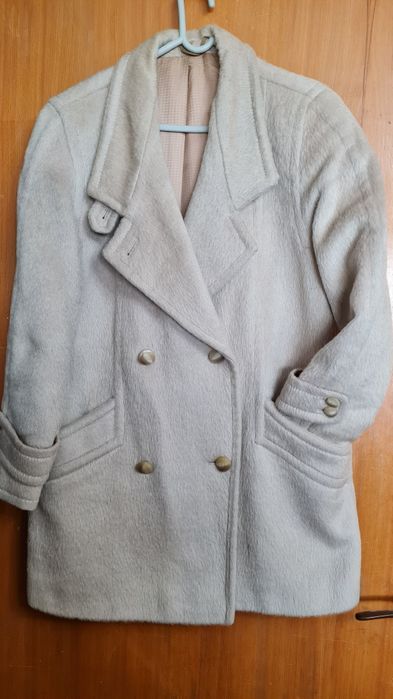 Haină călduroasă toamnă-iarnă din material de calitate superioară.