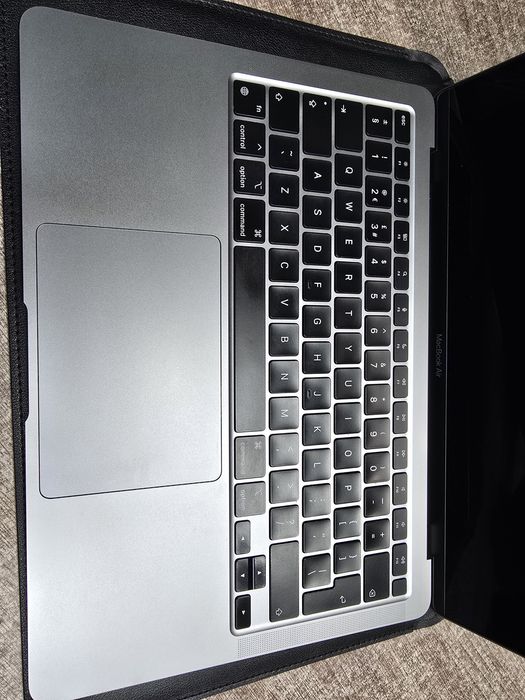 MacBook air m1 8/256gb