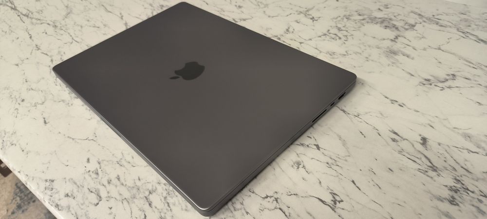 MacBook Pro 16" (2021) с чипом Apple M1 Pro.