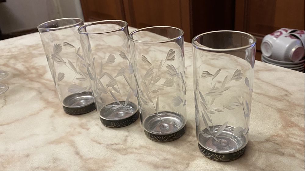 Бокалы рюмки стаканы