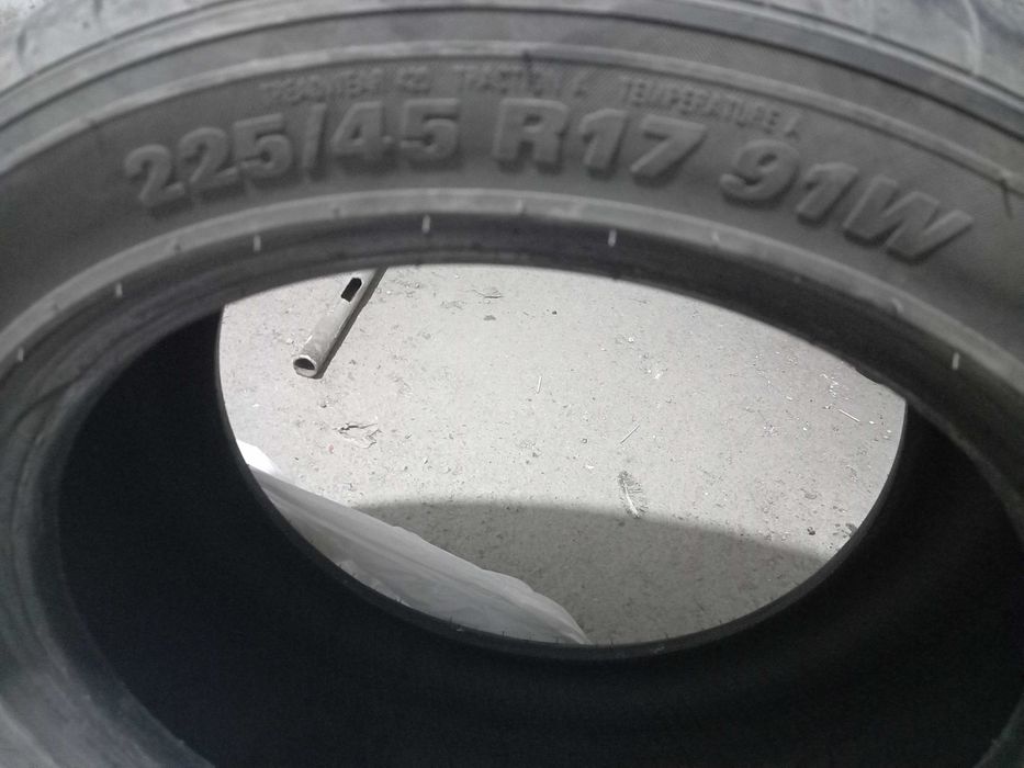 Продам шины 225/45/17