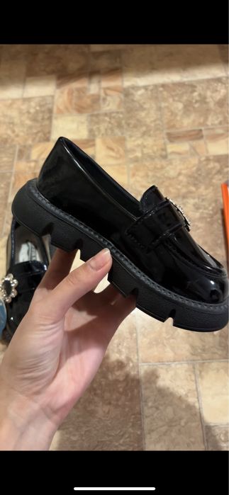 Лаковые лоферы для девочки 26 размер