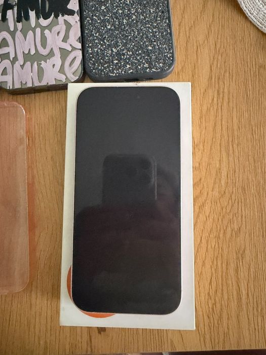 Vand Iphone 15 roz