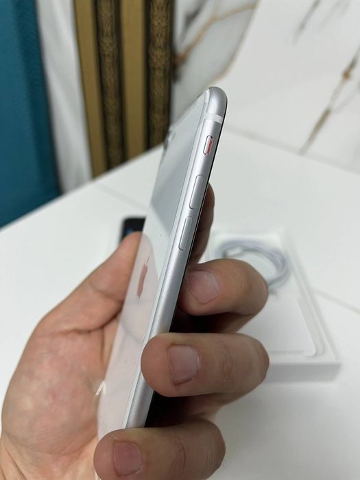 iPhone Se 2 64G ( Новый ) Обмен