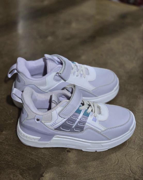 Кроссовки детские новые