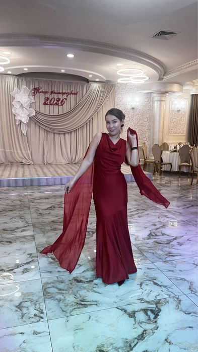 Платье шикарное огненный срочно торг