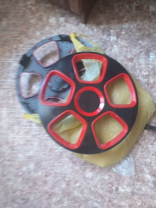 Продам колпаки новые