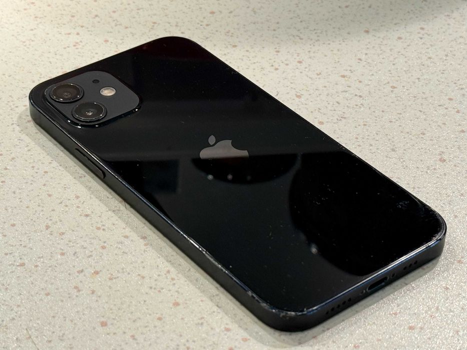 iPhone 12 64GB Black – Отличен, 80% Батерия!