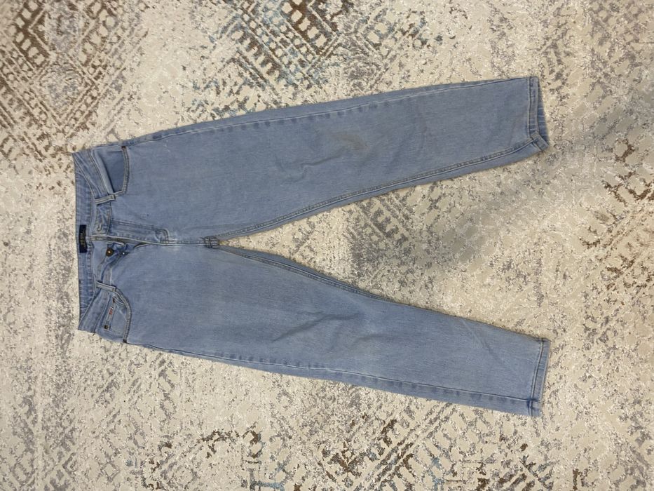 Разные брюки джинс