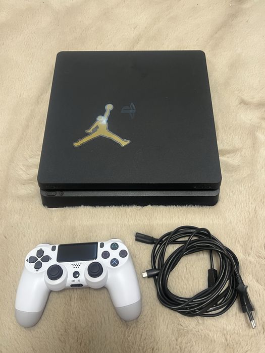 Playstation 4 ( Ps4 ) PlayStation Slim