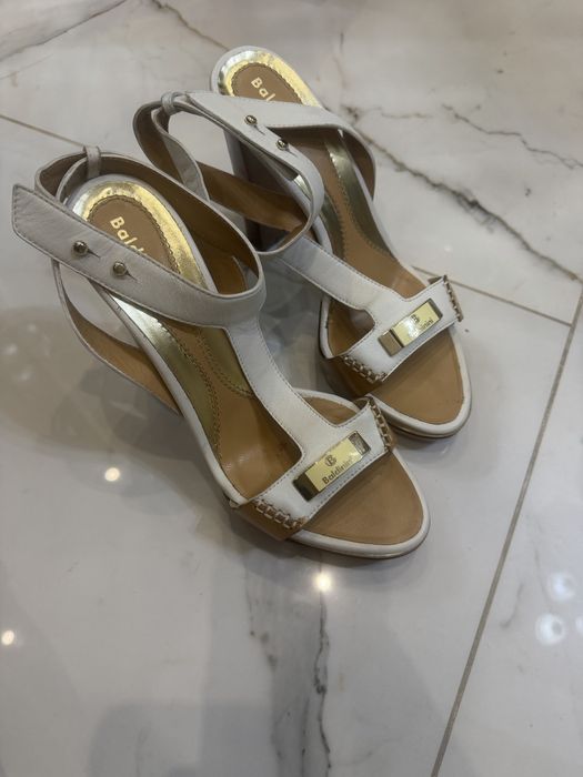 Продам стильные босоножки Baldinini