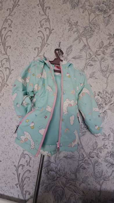 Продам детскую куртку