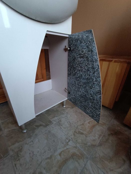 мивка с шкаф за баня