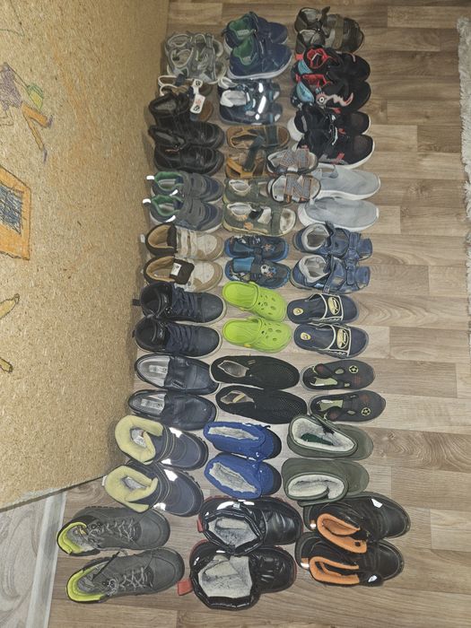 Отдам обувь детскую за шоколадку