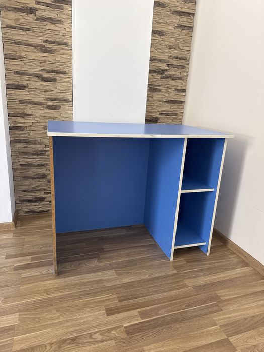 Стол письменый в отличном состоянии