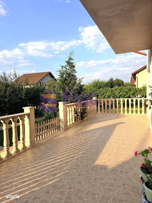 Casă spațioasă și elegantă cu teren  – Sânpetru