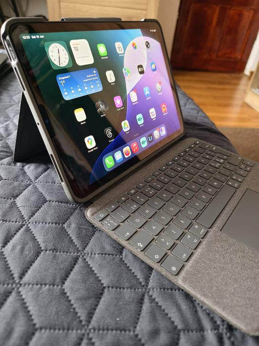 Husă cu tastatură Logitech Folio Touch – iPad Air 5, 4; IPad Pro 11”