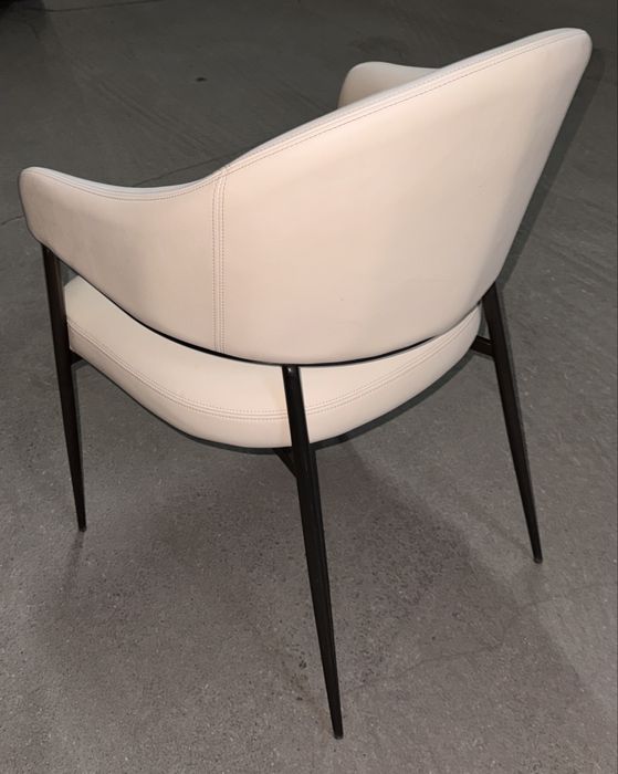 Продам комплект кухонных стульев