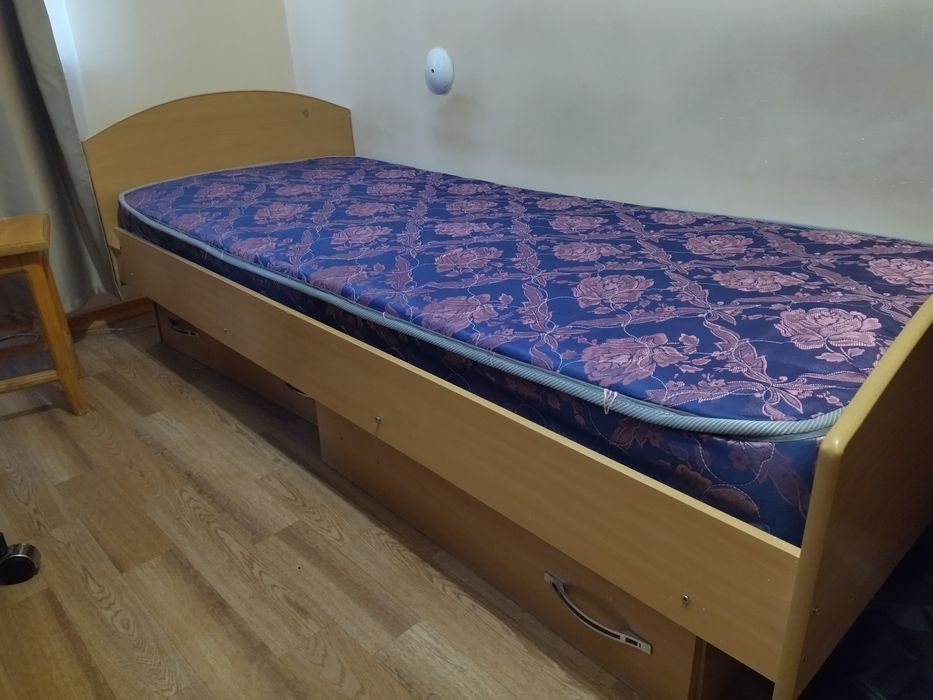 Кровать с матрасом 195х85см высота 47см