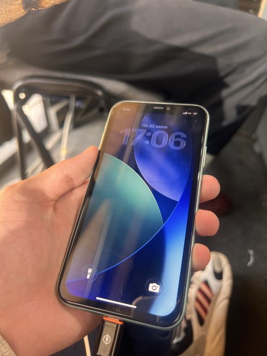 iPhone  11 64 gb.