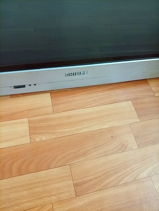 Продам телевизор на запчасти