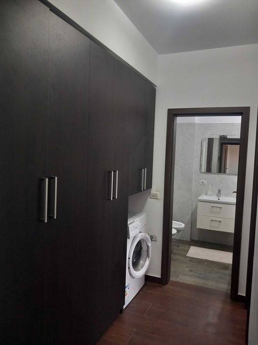 Închiriez apartament 3 camere