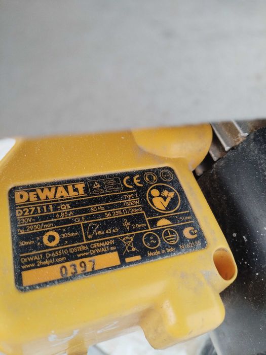 Торцовочная пила DeWalt