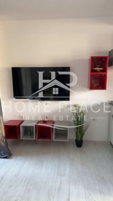 ПАРКОМЯСТО ! Тристаен апартамент под наем - Център