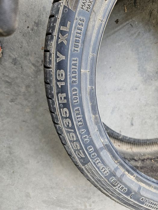255/35R18 Continental