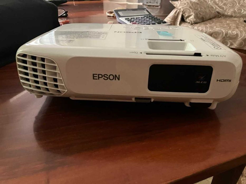 Продам проектор Epson EB-S18