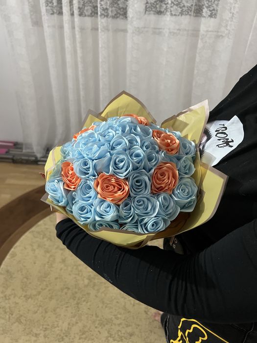 Vând buchete de florii