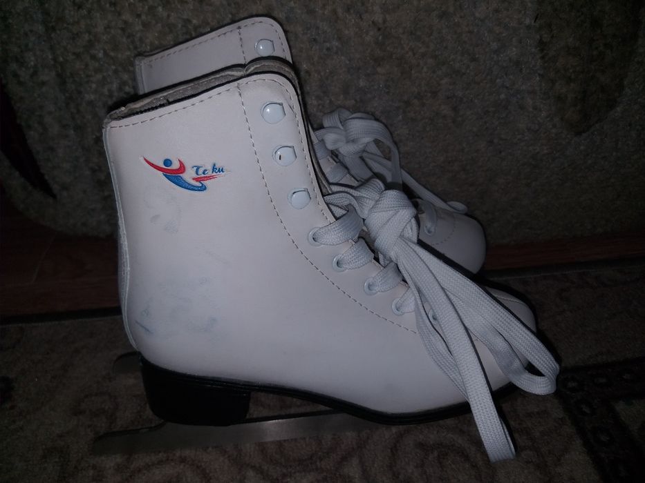 Продам б/у коньки.